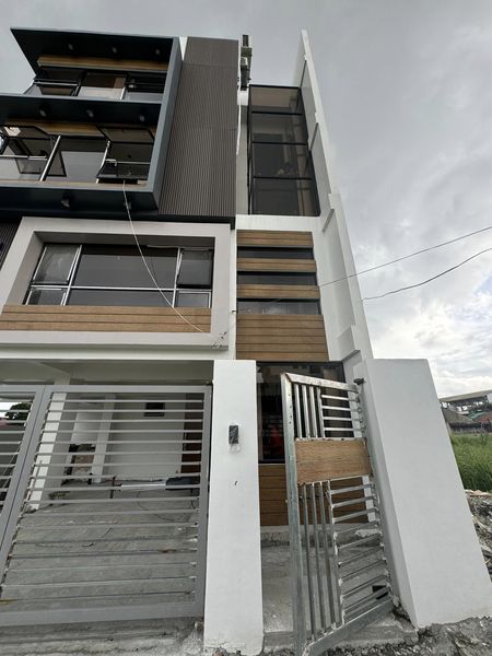 4-5BR Pre selling Single Attached House near Sta. Lucia Mall & LRT Station Cainta Rizal - Media Image Asset Panel Sub-No 4