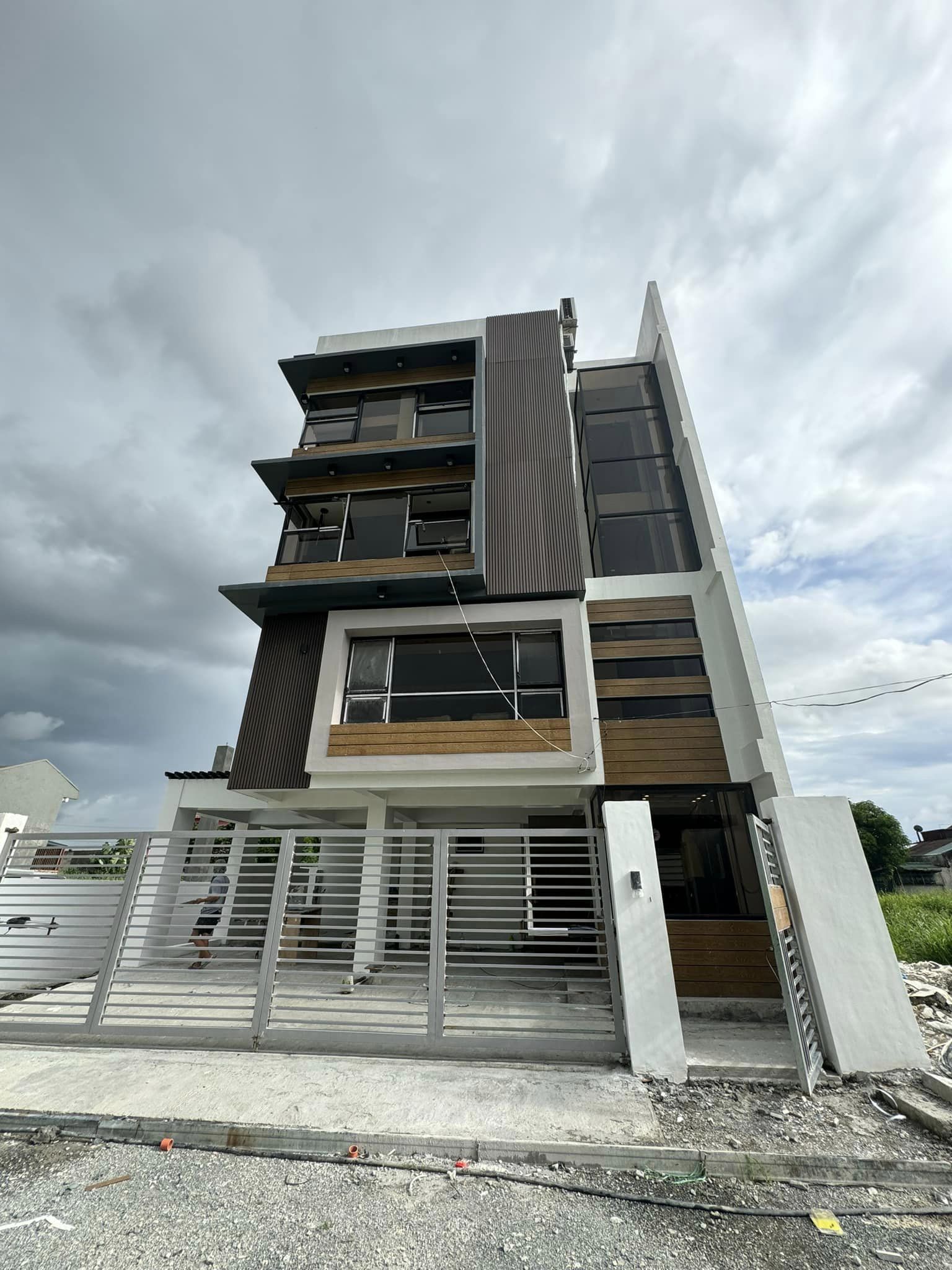 4-5BR Pre selling Single Attached House near Sta. Lucia Mall & LRT Station Cainta Rizal - Media Image Asset Panel Sub-No 5