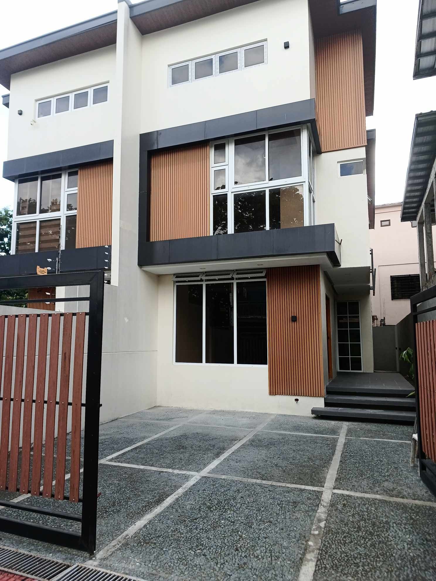 5BR Pre selling Single Attached near Batasan Hills QC in San Mateo Rizal - Primary Display View Frame Location in San Mateo, Rizal