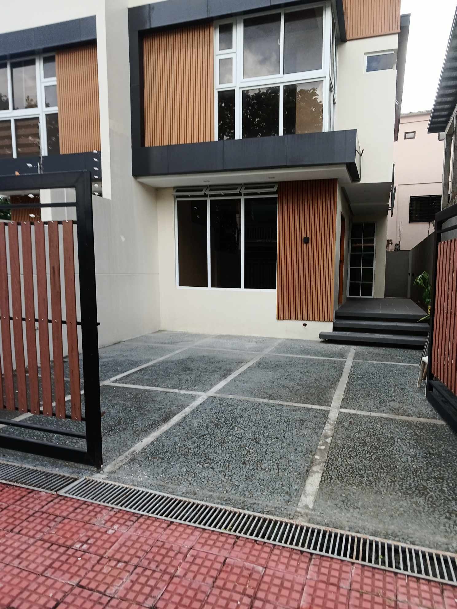 5BR Pre selling Single Attached near Batasan Hills QC in San Mateo Rizal - Media Image Asset Panel Sub-No 2