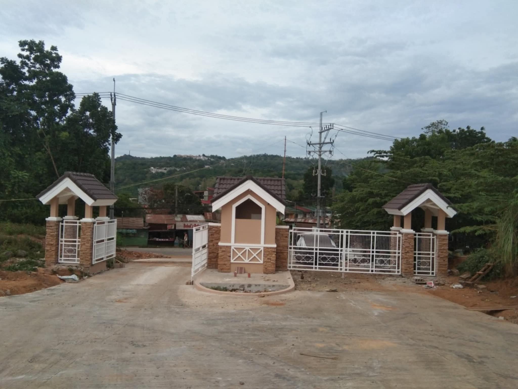 OVERLOOKING LOT FOR SALE NEAR SM SAN MATEO RIZAL - Media Image Asset Panel Sub-No 4