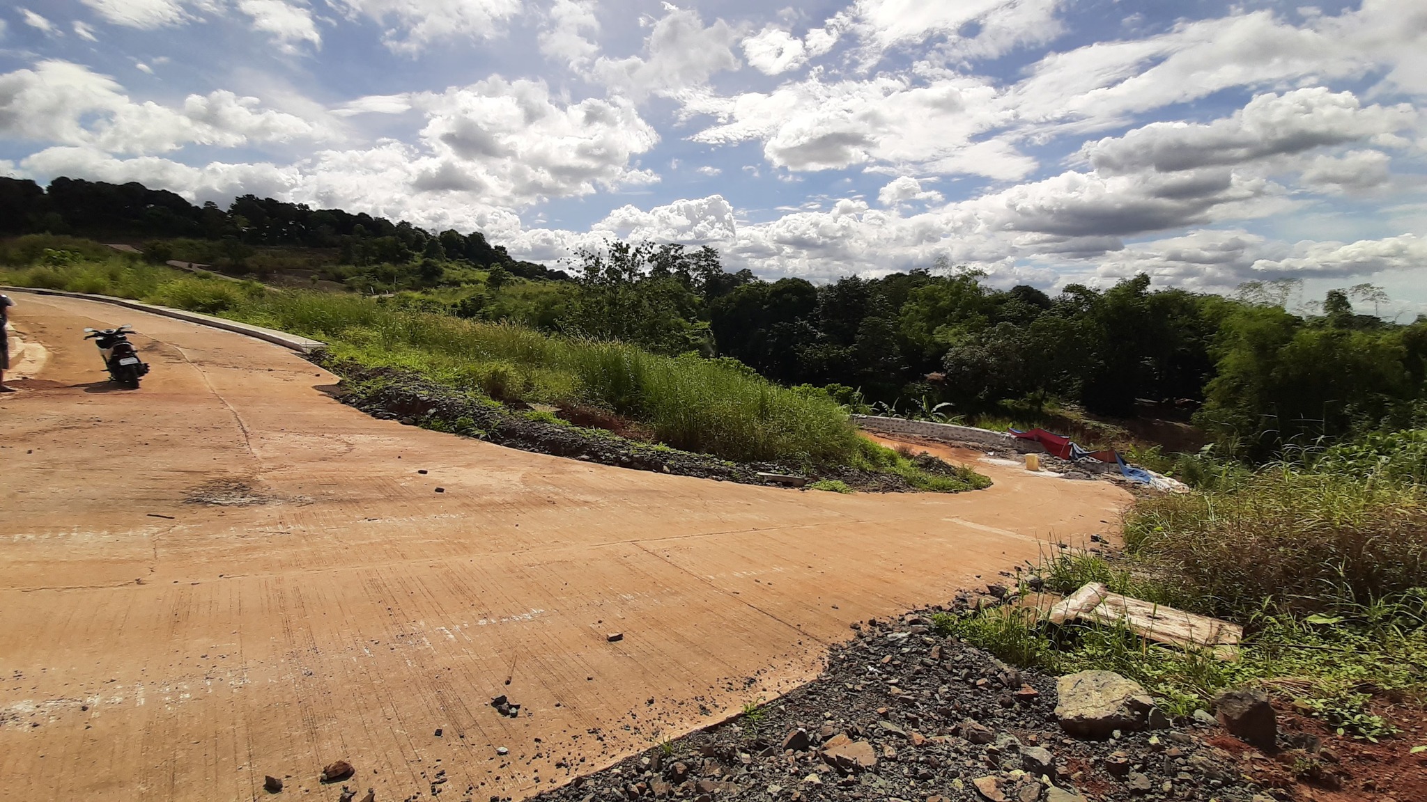 OVERLOOKING LOT FOR SALE NEAR SM SAN MATEO RIZAL - Media Image Asset Panel Sub-No 8