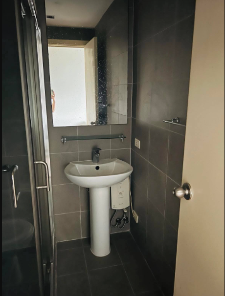 Foreclosed Property for sale in KNIGHTSBRIDGE RESIDENCES, POBLACION, MAKATI CITY - Media Image Asset Panel Sub-No 13