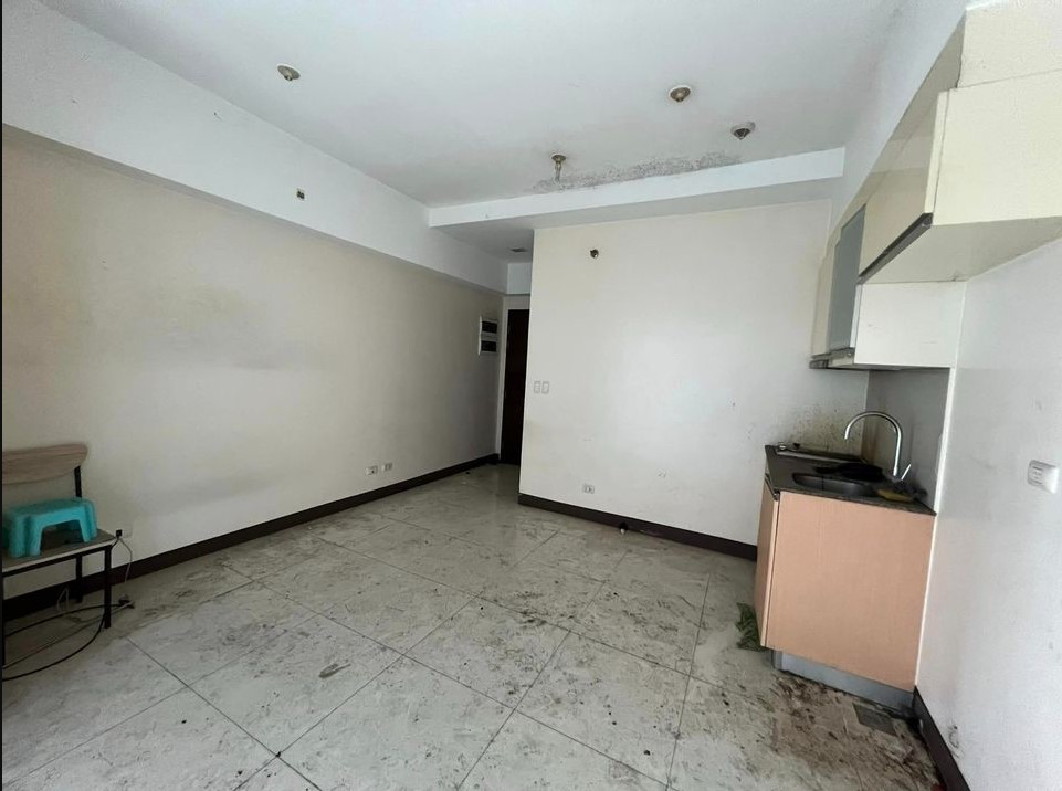Foreclosed Property for sale in VICEROY-TOWER 3, BRGY. FORT BONIFACIO, MCKINLEY HILL, TAGUIG - Media Image Asset Panel Sub-No 5