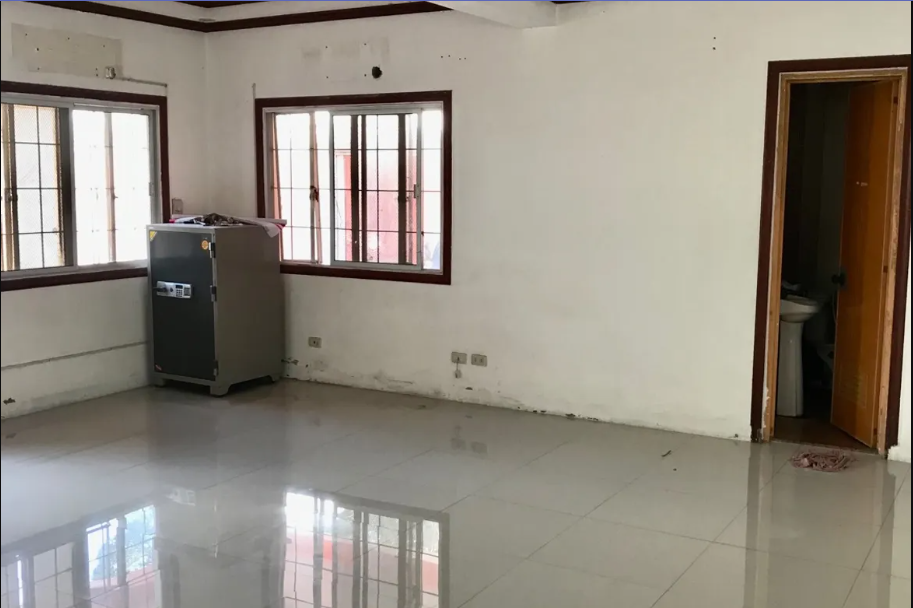 Foreclosed Residential House & Lot For Sale in Bacoor City, Cavite (242 sqm Lot Area) - Media Image Asset Panel Sub-No 5
